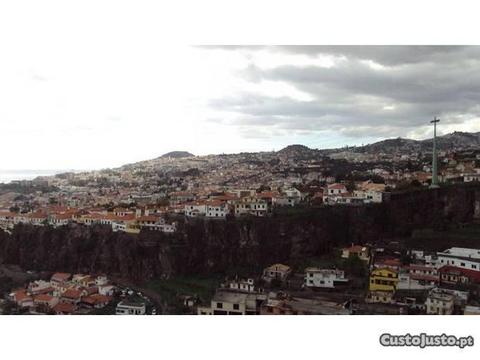 Moradia T3+1 Em Banda - Rochinha - Funchal