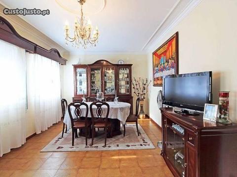 Vivenda / Casa V3 em excelente estado Cais Novo