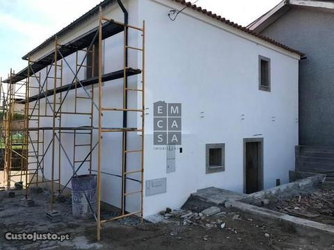 Moradia T3 em remodelação em São Roque