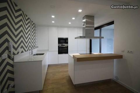 Apartamento T2 com Garagem na Conchada