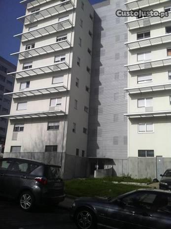 Apartamento T2 Vila D'Este com arrumos