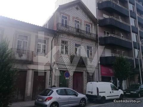 Casa De Habitação E Comércio