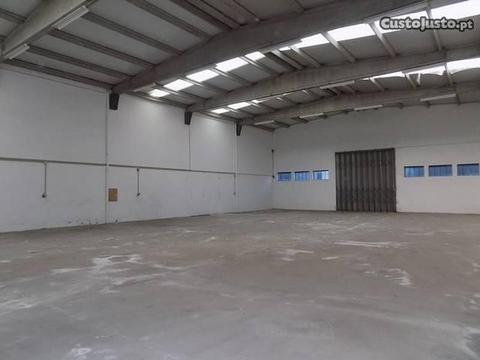 Armazém com Escritório - vc/4725 Beatriz Imob