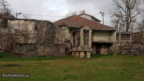 Casas em Pedra eTerreno a 8 Kms de Vila Real