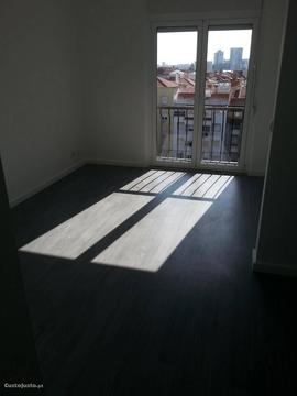 Apartamento T 3 nos Olivais / Lisboa